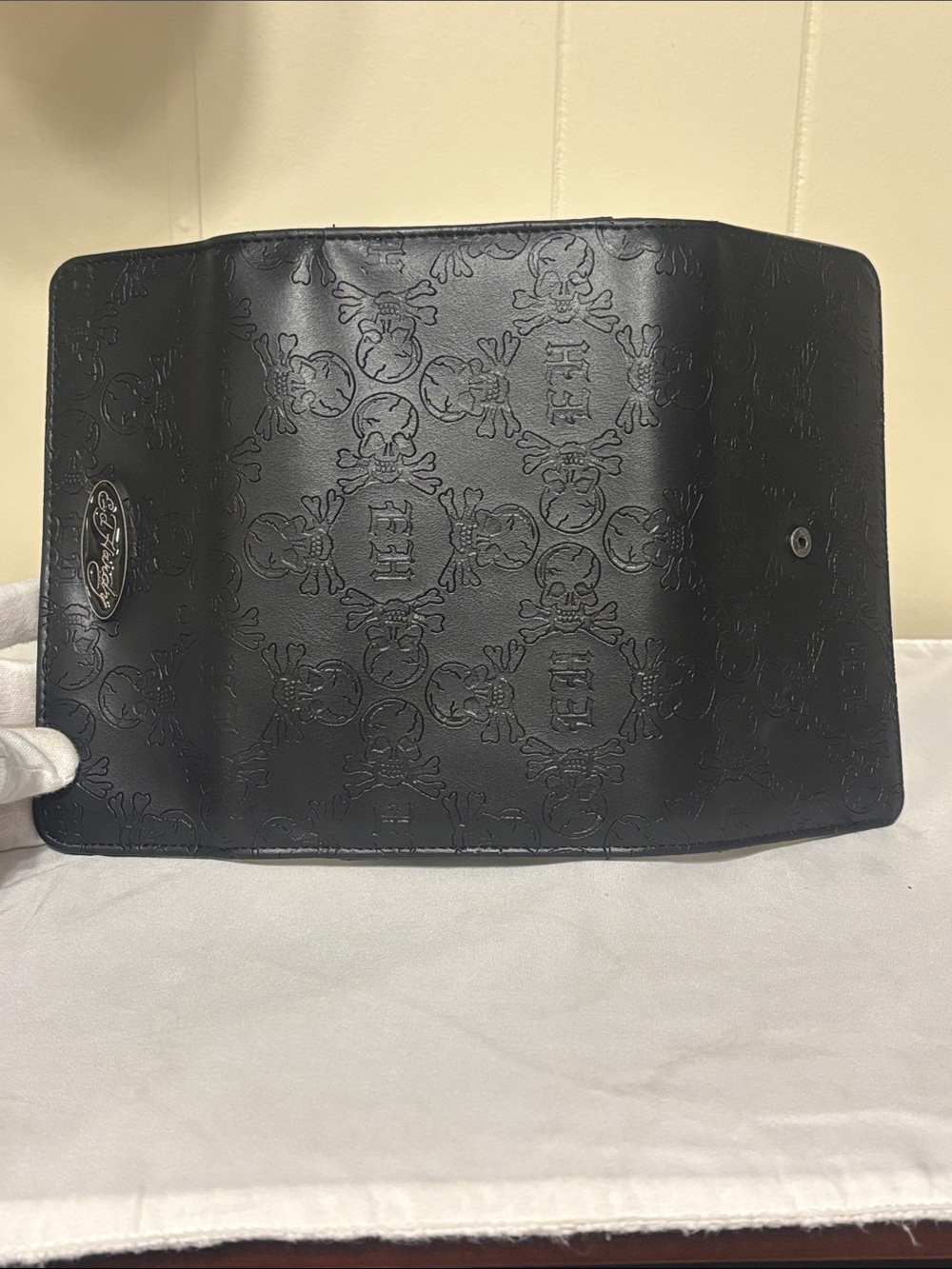 ✨ NWT Ed Hardy Women's Skull & Rose Embossed Flap Wallet Clutch Organizer - ✨ - Picture 6 of 12